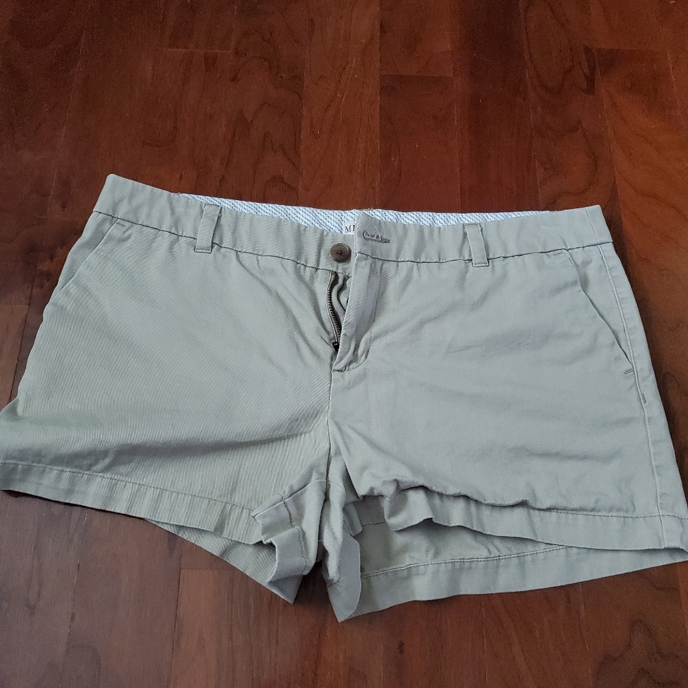 Women's khaki shorts